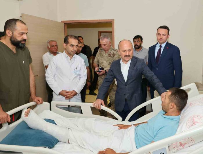 Vali Varol, Yaralı Askeri Ziyaret Etti