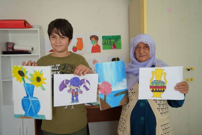 10 Yaşındaki Küçük Yetenek Yaptığı Resimlerle Kendine Hayran Bırakıyor