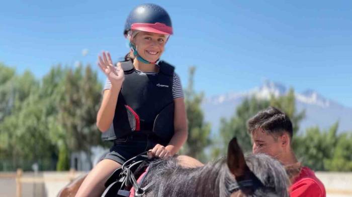 Büyükşehir Belediyesi’nin Binicilik Eğitimlerine Yoğun İlgi