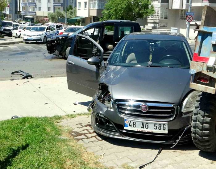 Menteşe’de Trafik Kazası: 5 Yaralı