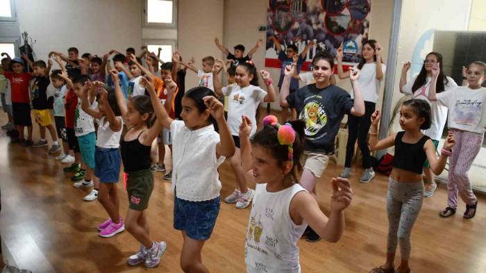 Söke Belediyesi Yaz Okulu Kursları Bin 200 Öğrenciyi Ağırlıyor