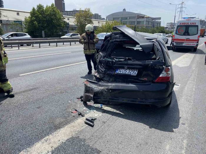 Arıza Yapan Otomobile Kamyon Çarptı: 1 Yaralı