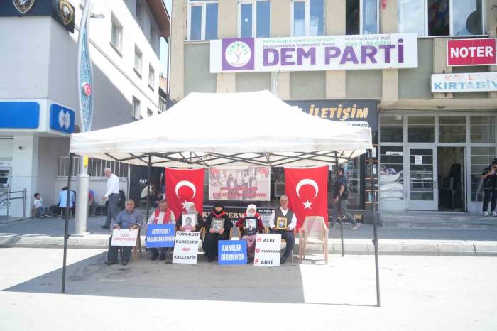 Muşlu Annelerin Evlat Nöbeti Devam Ediyor