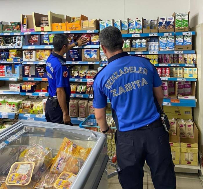 Şehzadeler Belediyesi Zabıtası Zincir Marketlerde Denetim Yaptı