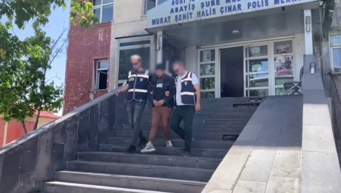 Ağrı’da 20 Yı Hapis Cezası Bulunan Dolandırıcılık Ve Silahlı Yağma Şüphelisi Yakalandı