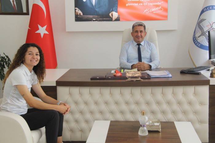 Menteşe İlçe Milli Eğitim Müdürü Kömürcü Şampiyon Sporcuyu Ağırladı