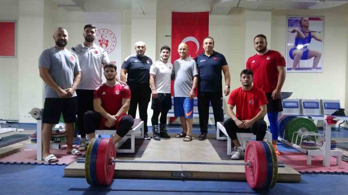 Milli Halterci Paris Olimpiyatları’na Isparta’da Hazırlanıyor