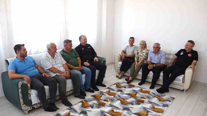 Depremzedeler, Villaları Aratmayan Köy Evlerine Kavuştu