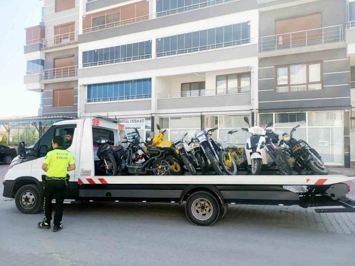 Kulu’da Plakasız, Ruhsatsız Ve Belgesiz Motosikletler Toplanıyor