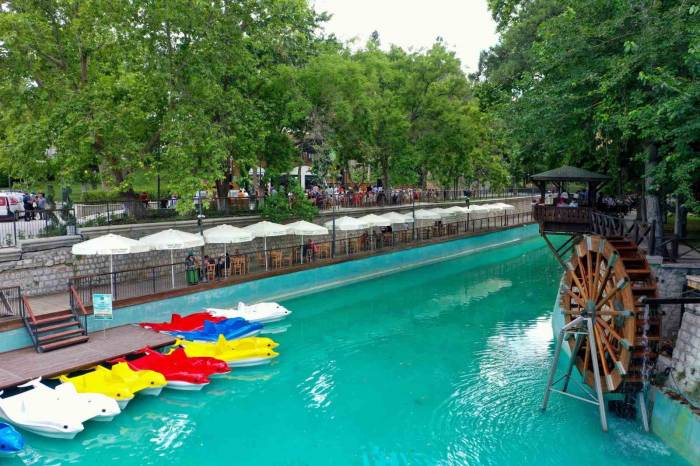 Tarihi Meram Çay Bahçesi Açıldı