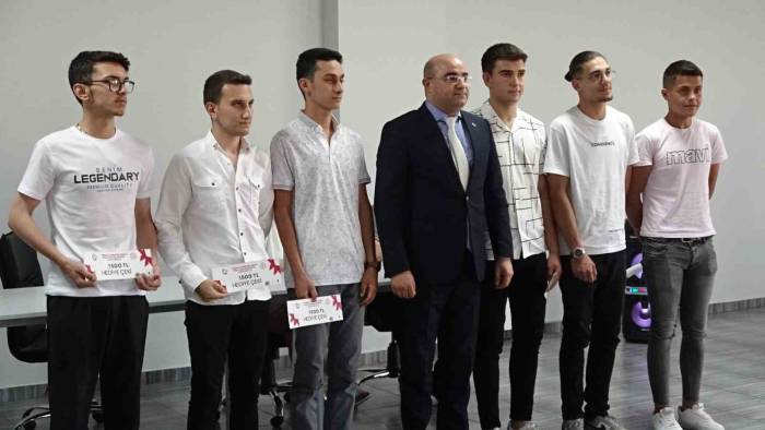 Tavşanlı Osb’den Öğrencilere Büyük Teşvik