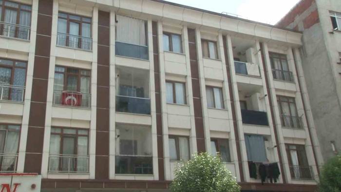 Polisten Kaçmaya Çalışan Hırsızlar Bina Boşluğuna Düşerek Ağır Yaralandı