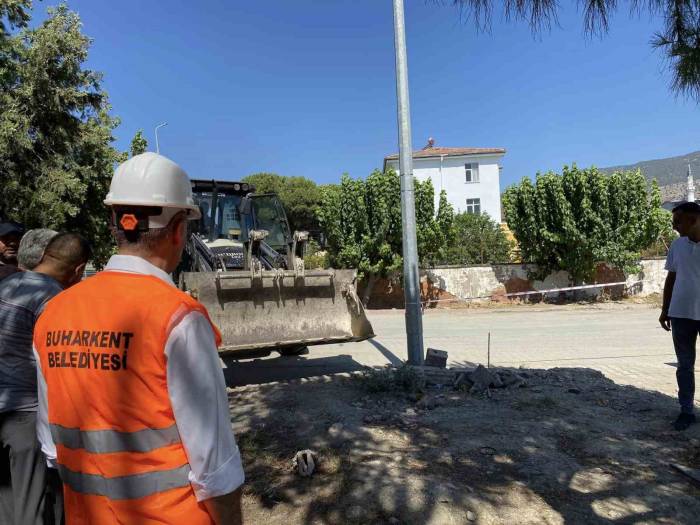 Buharkent’te Doğalgaz İçin İlk Kazma Vuruldu