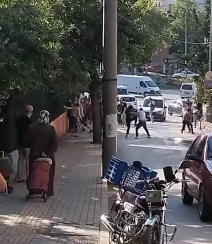 İki Grup Sokak Arasında Kavgaya Tutuşunca Ortalık Meydan Muharebesine Döndü