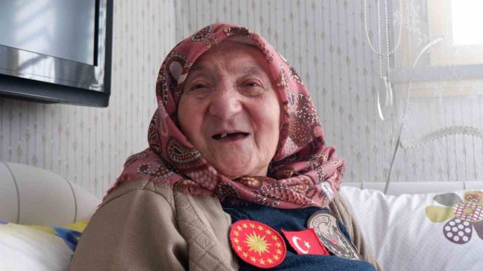 Erzurumlu Asırlık Çınar Aliye Nine’nin Erdoğan Sevgisi