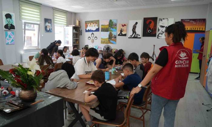 Kırıkkale’de Gençler Yaz Tatilini Dolu Dolu Geçiriyor: Hem Eğleniyor Hem Öğreniyorlar