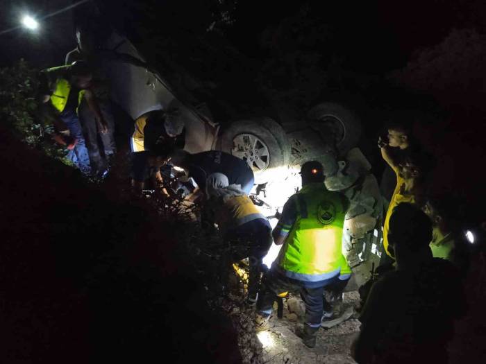 Siirt’te Pikap Şarampole Yuvarlandı: 3 Yaralı