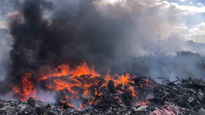 Ot Ve Çalı Yangını Sürücülere Zor Anlar Yaşattı