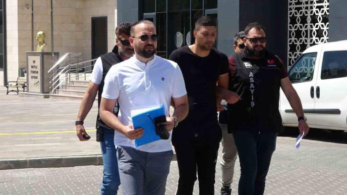 Kayınpederini Öldüren Şüpheli: "Bana Sopalarla Saldırdılar, Yere Düşmem Sonrasında Onlara Doğru Bıçağı Sağa Sola Salladım"