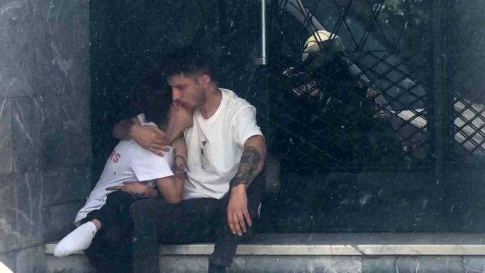 Beyoğlu’nda Korku Dolu Anlar: Yangın Çıkartan Şahsı Bıçakladı, Engelli Arkadaşını Kurtardı