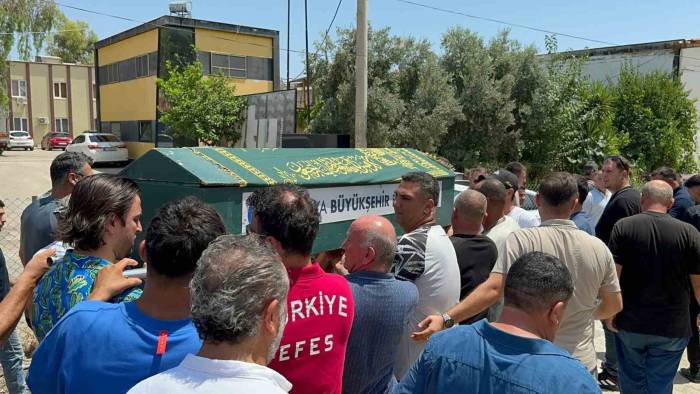 Futbol Antrenörü Samet Özcan, Halı Saha Maçı Sonrası Fenalaşıp Hayatını Kaybetti