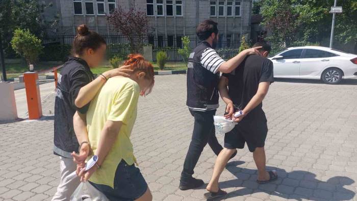 Araçlarında Uyuşturucu Ele Geçen 2 Kişi Tutuklandı