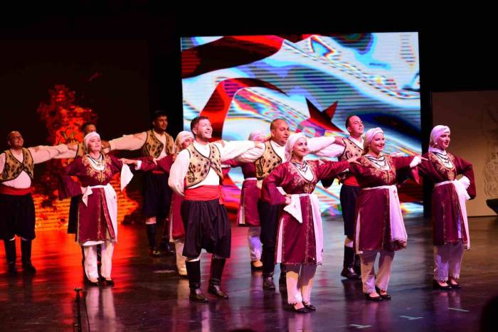 Altın Karagöz’ün Renkleri Bursa’yı Sardı