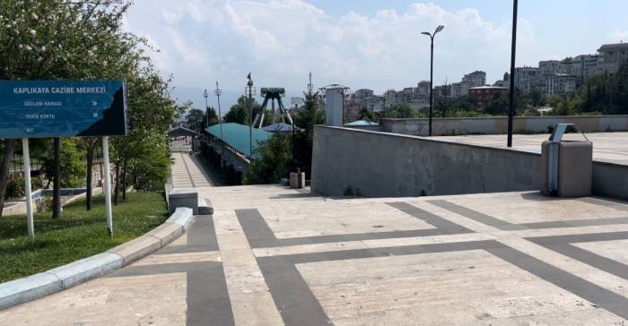 Sürücüler Dikkat...bursa’da Navigasyonu Karıştıran Merdivenden Uçuyor