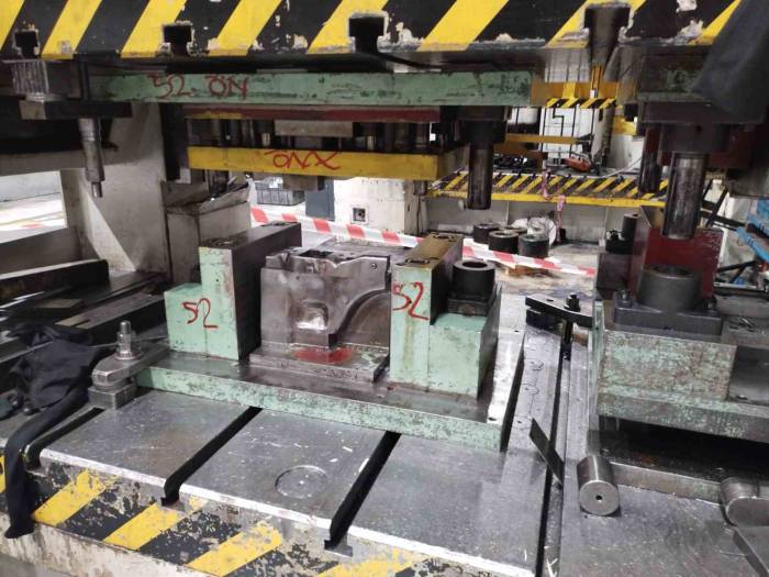 Pendik’te İş Kazası: İşçinin Makineye Sıkışan Eli Koptu