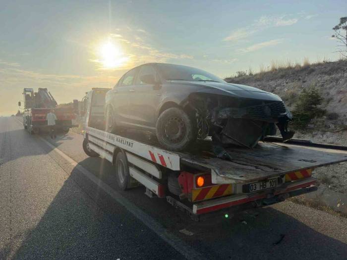 Refüje Giren Otomobilde 4 Kişi Yaralandı