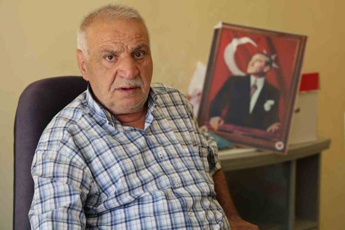 Arkadaşlarının Tavsiyesi İle Muhtar Oldu, 41 Yıldır Şevkle Sürdürüyor