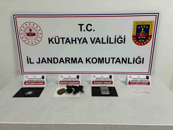 Jandarma’dan Uyuşturucu Operasyonu, 3 Kişi Tutuklandı