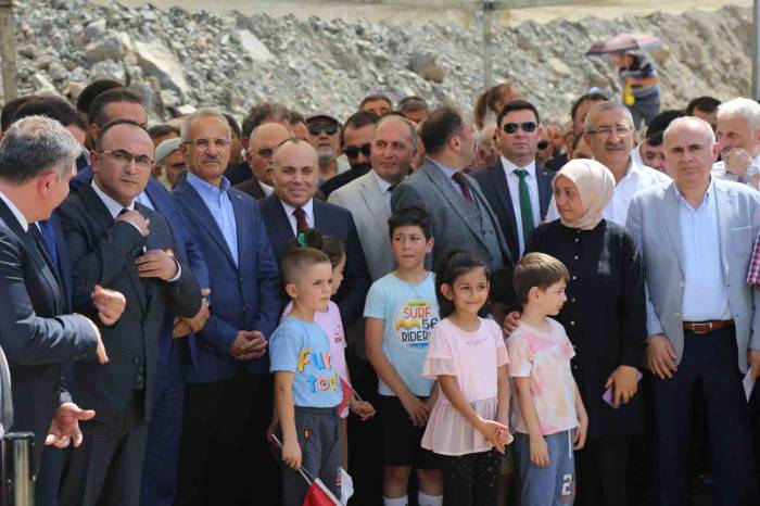 Bakan Abdulkadir Uraloğlu, Yusufeli Merkez Viyadüğü’nün Açılışını Gerçekleştirdi