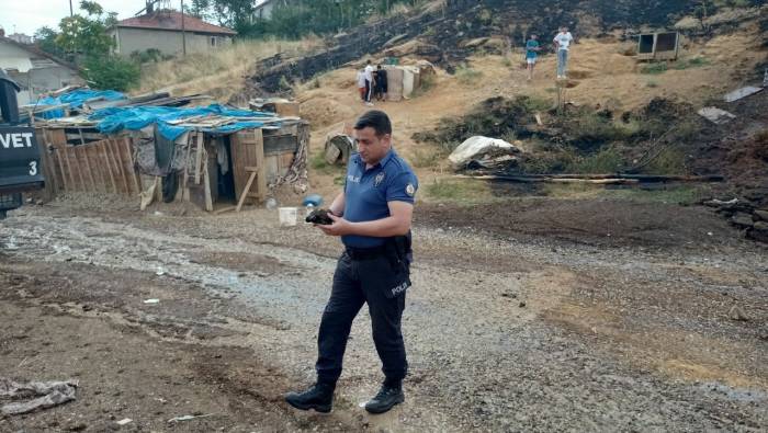 Uşak’ta Çıkan Yangın Evlere Ve Ormanlık Alana Sıçramadan Söndürüldü