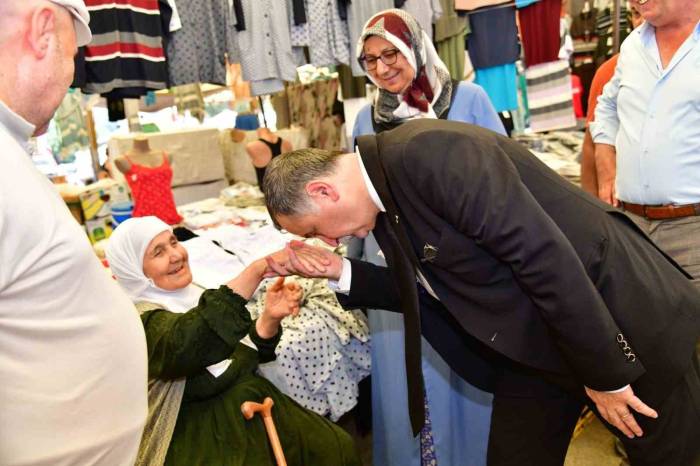 Başkan Balaban Laleli Pazar Yerinde Esnaf Ve Vatandaşı Dinledi