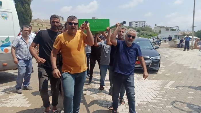 İzmir’de Yoldaki Elektrik Akımına Kapılarak Ölen Özge Ceren, Son Yolculuğuna Uğurlandı