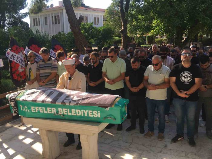 Fanatik Taraftar Aydınspor Bayrağı İle Uğurlandı