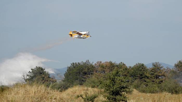 Saman Yüklü Kamyonet Alev Topuna Döndü: Yangın Ağaçlık Alanlara Sıçradı