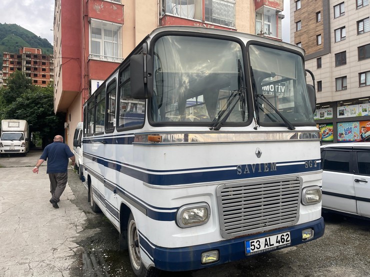 1974-model-renault-saviem-sg2-marka-minibus-ilk-kez-el-degistirdi-1.jpg