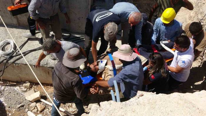 Yüksekten Düşen İnşaat İşçisi Yaralandı