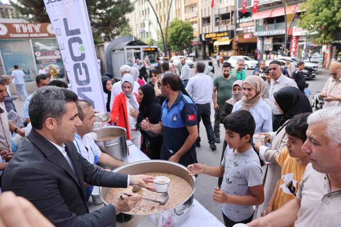 Bingöl’de 3 Bin Kişiye Aşure İkram Edildi