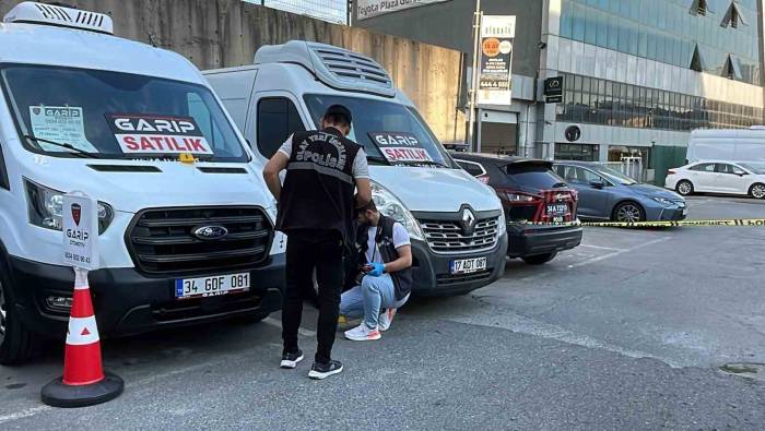 Esenler’de Bir Şahıs Yüksek Sesle Müzik Dinleyenleri Uyardı: Kurşunların Hedefi Oldu