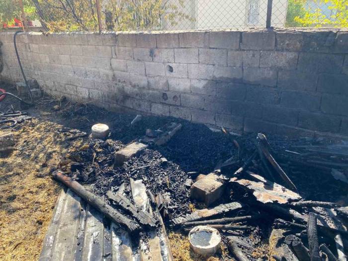 Müstakil Evde Çıkan Yangın İtfaiye Tarafından Söndürüldü