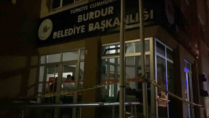 Burdur Belediyesi Güvenlik Görevlisi Nöbet Değişimine Gelen Arkadaşı Tarafından Ölü Bulundu