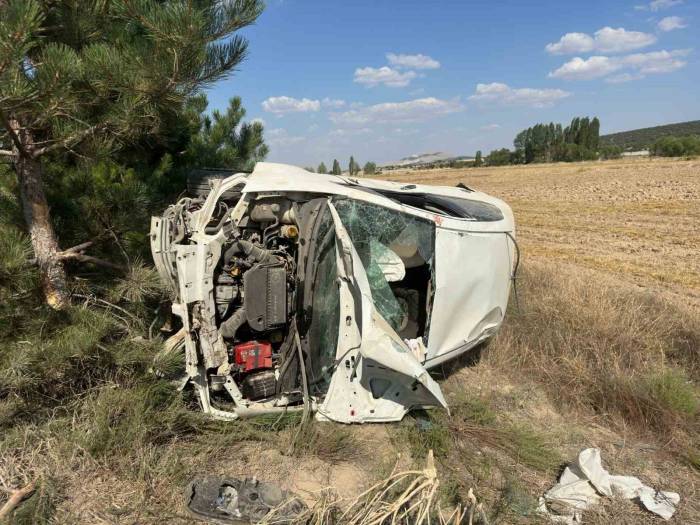 Afyonkarahisar’da Otomobil Devrildi 8 Yaralı