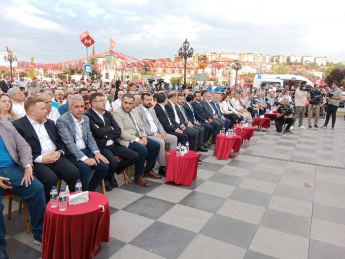 Keçiören Belediyesi Vatandaşlara Aşure Ve Lokma Dağıttı