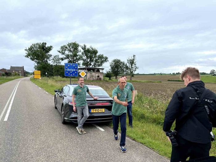 Türk Rekortmenden Yeni Rekor: Tek Şarjla 9 Ülke Gezdi