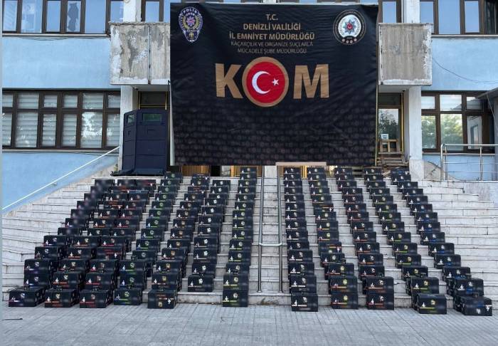 Denizli’de Tırın Dorsesinde Kaçak Tütün Ürünü Ele Geçirildi