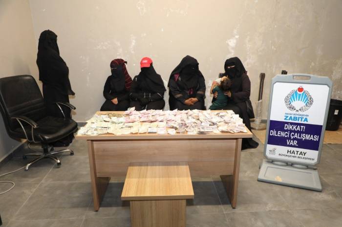 Yarım Günde 3 Bin Tl Para Toplayan Yabancı Uyruklu Dilenci Kazancıyla Hayrete Düşürdü