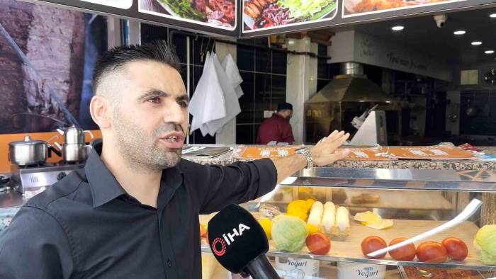 Arnavuktöy’de Esnaftan Dürüstlük Örneği, Günlerdir Fazla Ödeme Yapan Müşterisini Arıyor